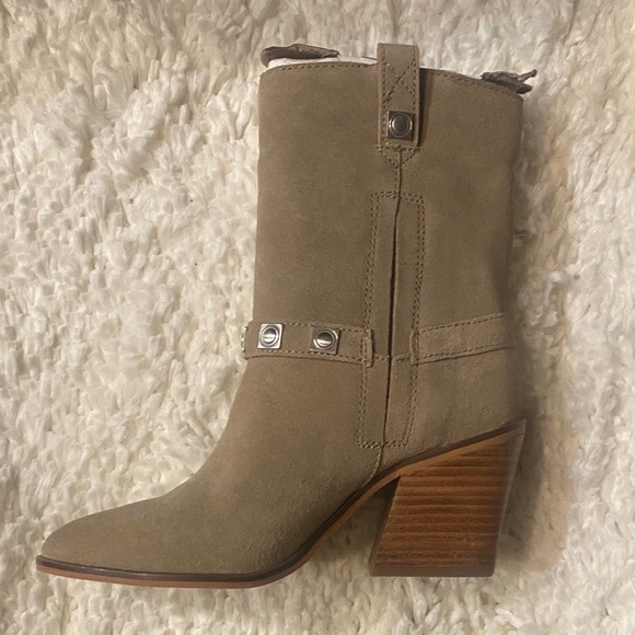 Stylish Tan Ankle Boots - Picture 4 of 5